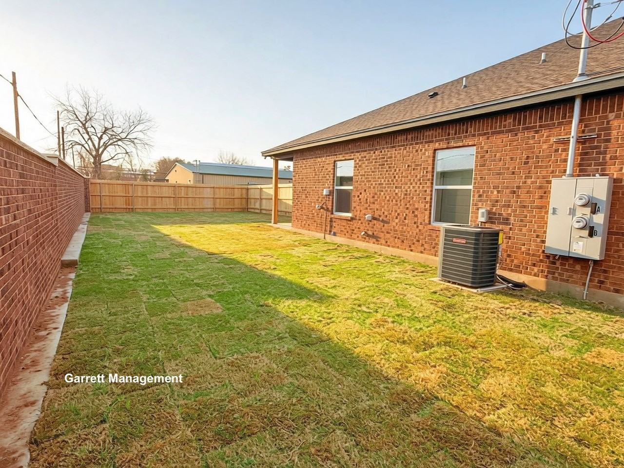 408 E 1st St - Photo 4 of 18