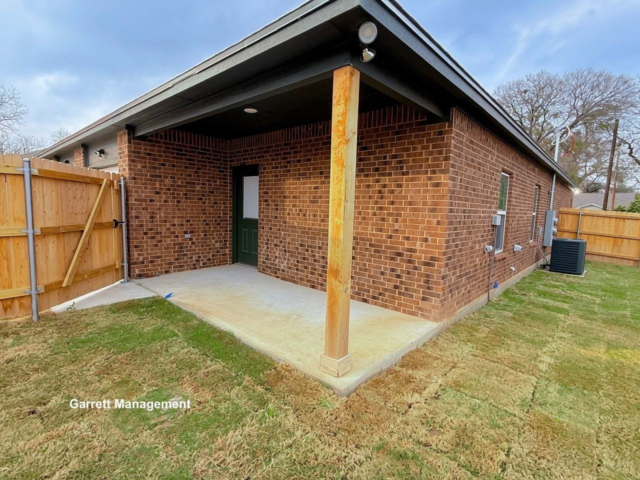 408 E 1st St - Photo 6 of 18