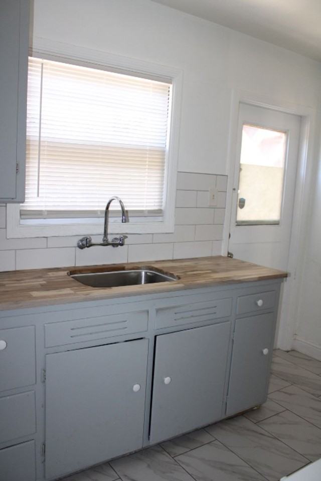 400 33rd St - Photo 4 of 15