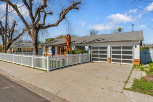 featured image of 1415 W Roseburg Ave