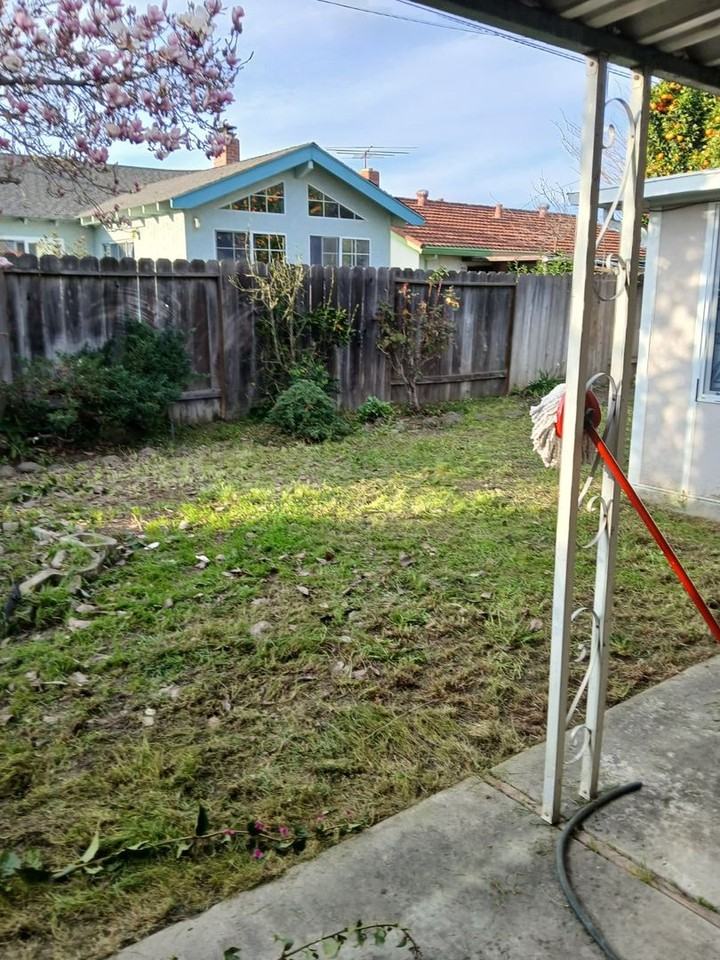 2098 Hoover Dr - Photo 6 of 7