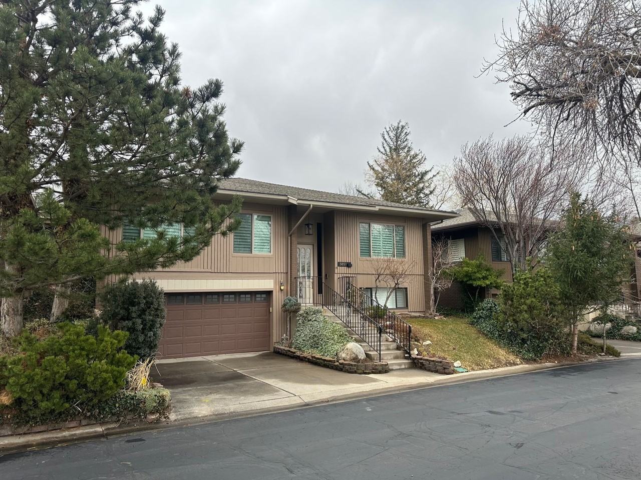 3851 S Eagle Point Dr - Photo 2 of 18