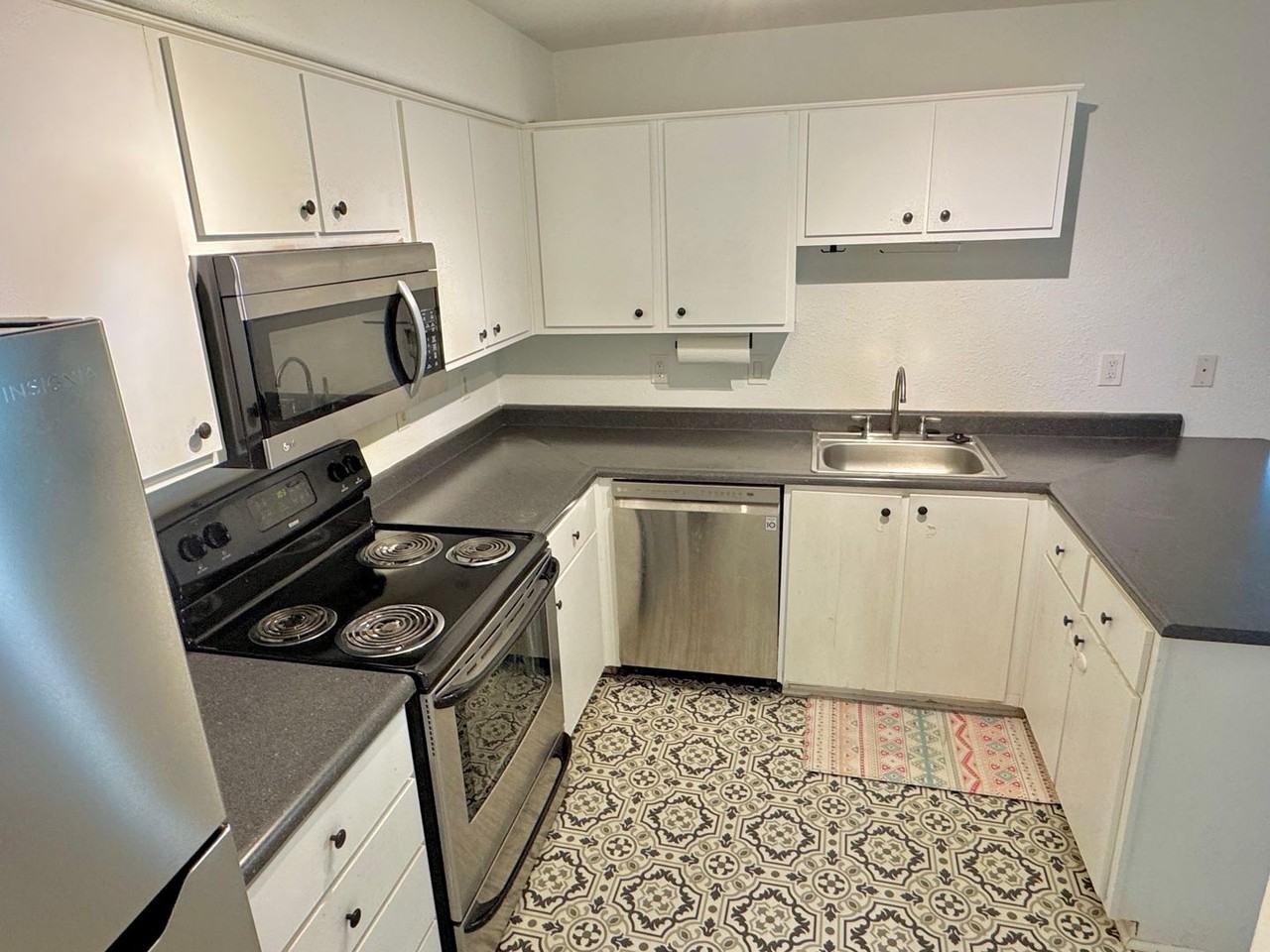 9837 Ne Irving St #301 - Photo 7 of 18