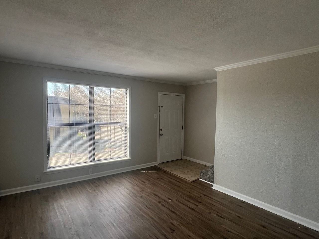 10286 W Winston Ave - Photo 2 of 14