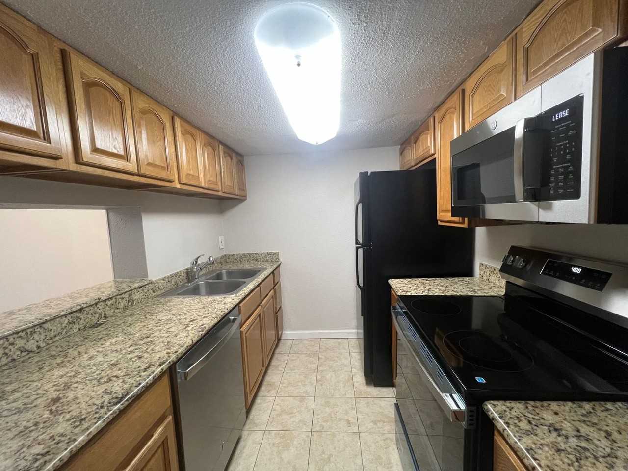 10286 W Winston Ave - Photo 5 of 14