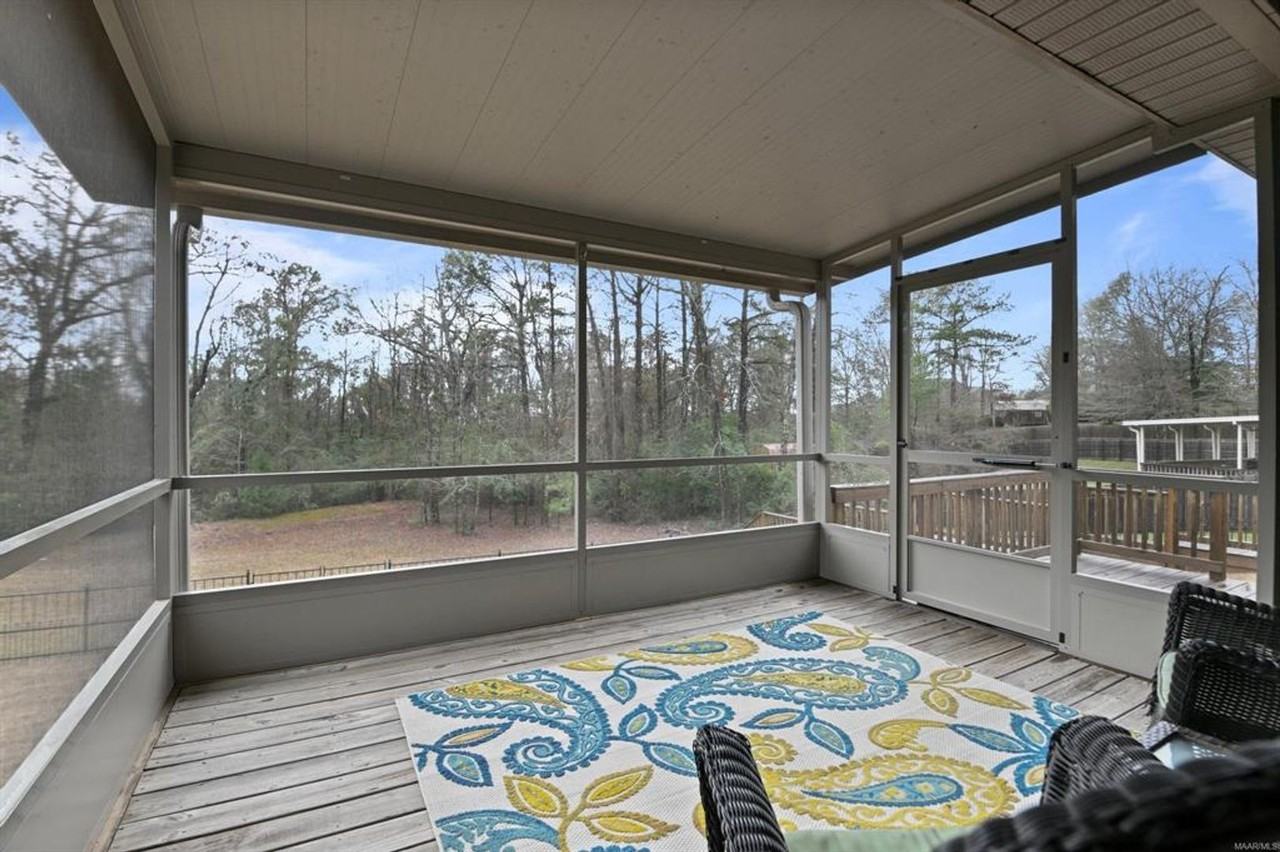 215 Winchester Way - Photo 2 of 39