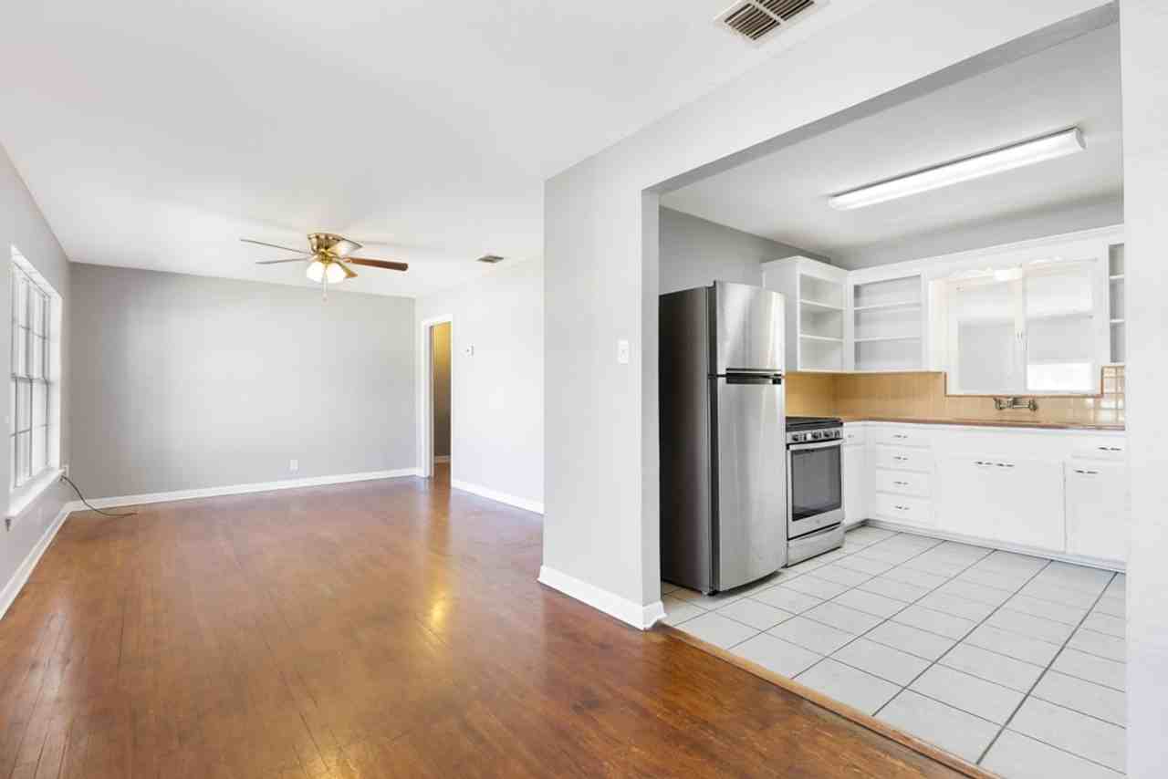 210 Dryden - Photo 7 of 25