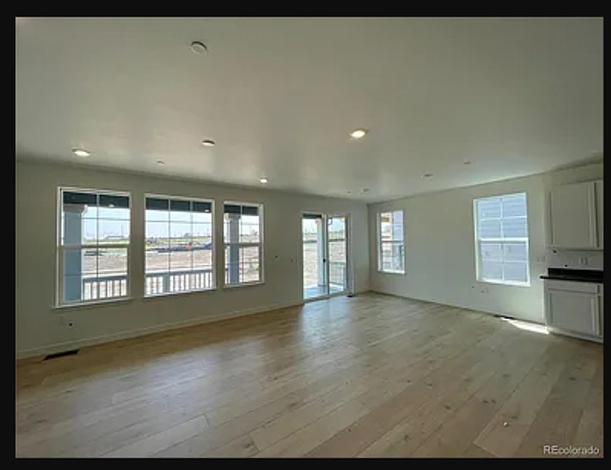 553 Winterfield St - Photo 3 of 6