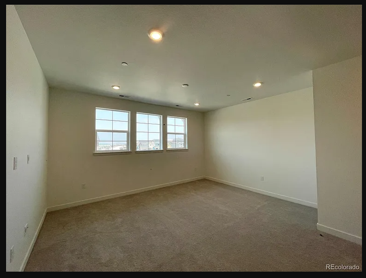 553 Winterfield St - Photo 4 of 6