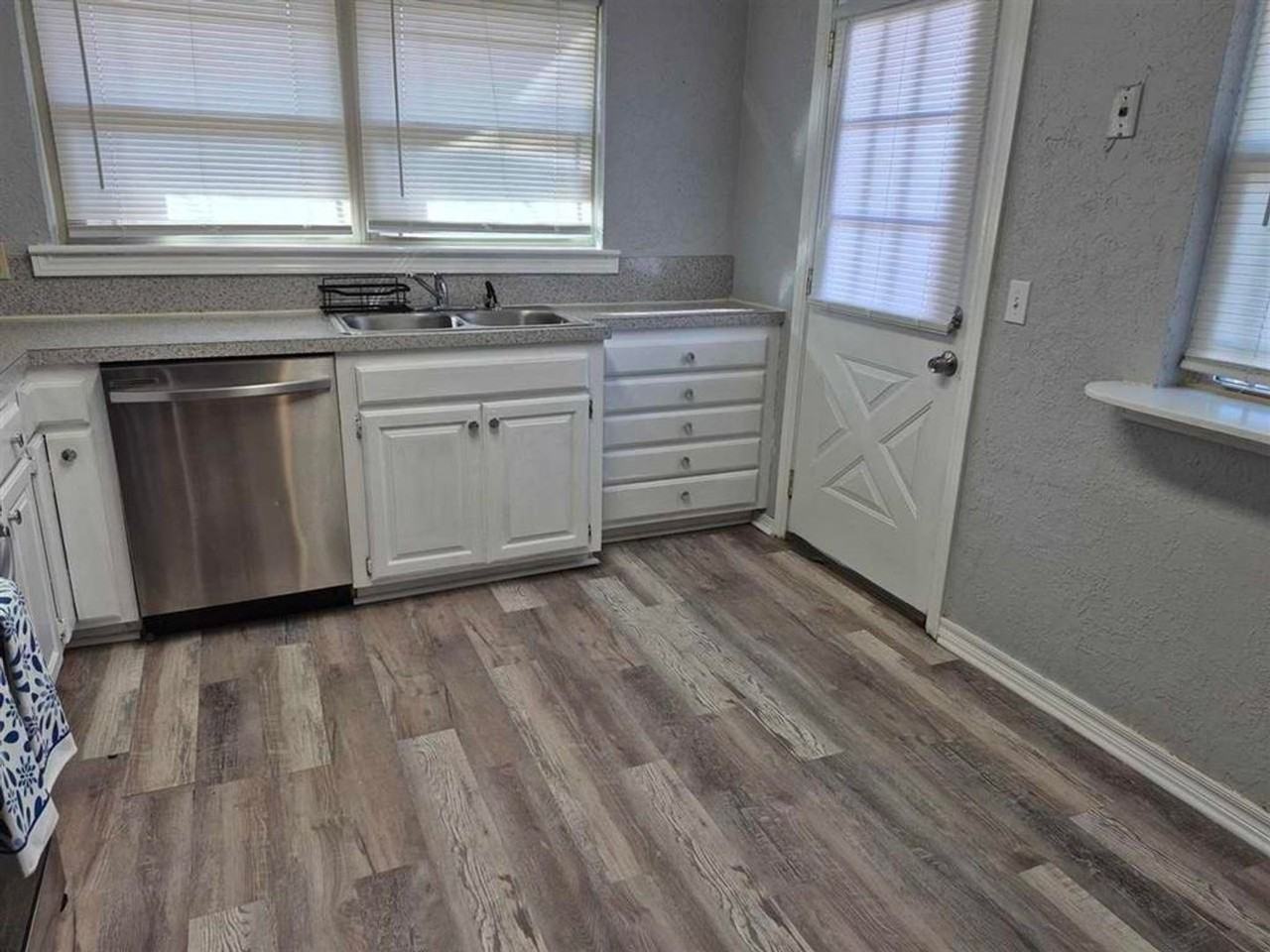 2209 Nw Smith Ave - Photo 4 of 14