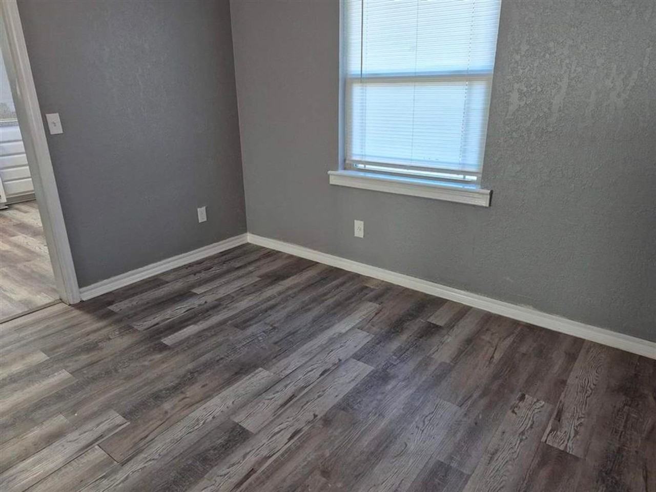 2209 Nw Smith Ave - Photo 6 of 14