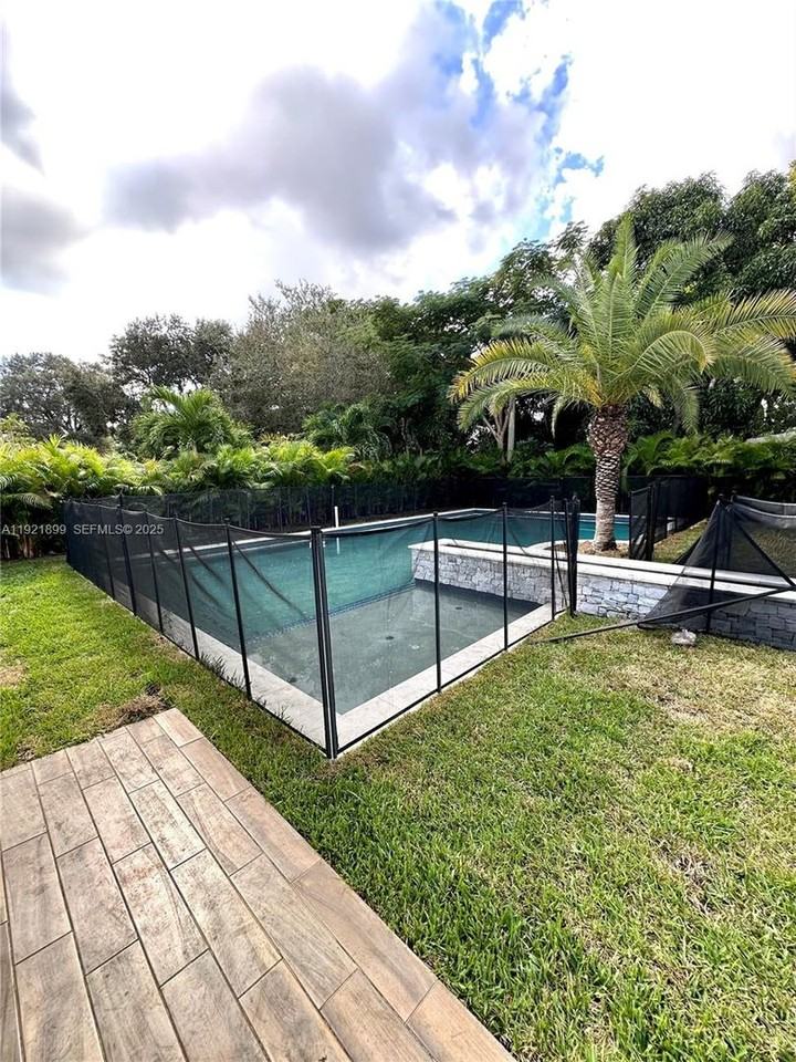 14890 Ne 10th Ave #14890 - Photo 5 of 17