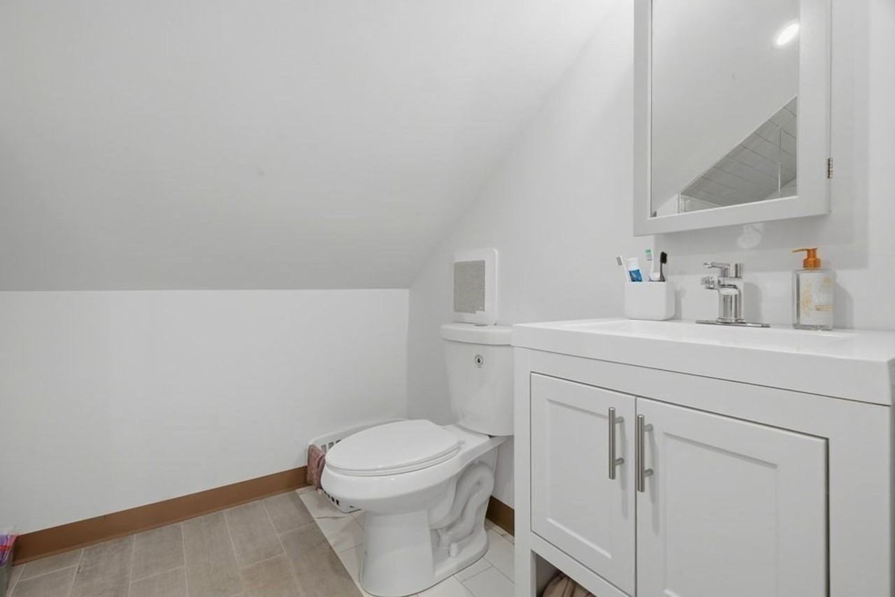 1 Hillside St - Photo 6 of 18