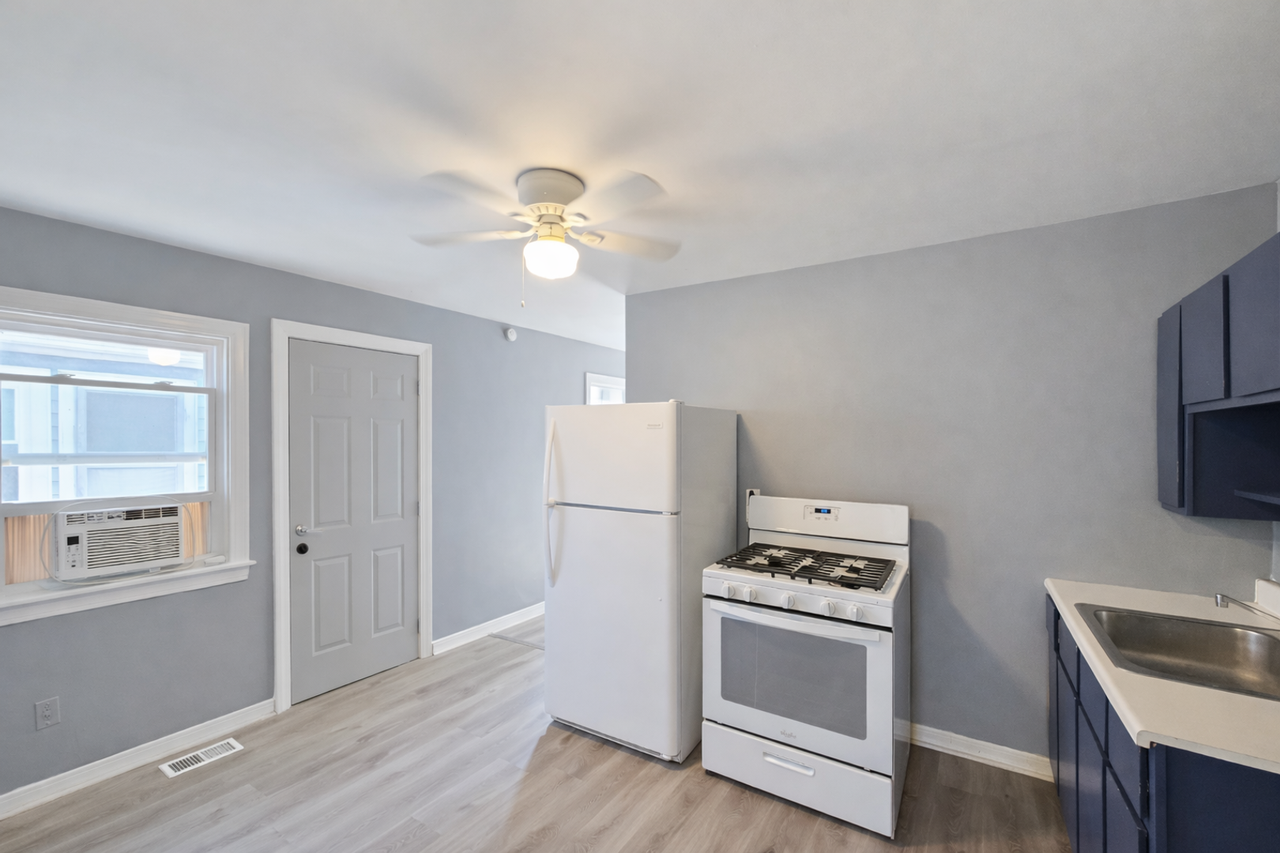 211 W Wampum Ave - Photo 3 of 5