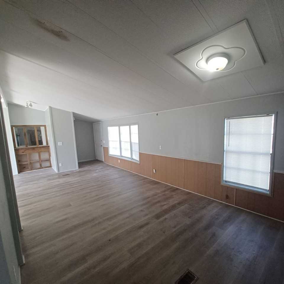 10262 Roadway Dr - Photo 3 of 24