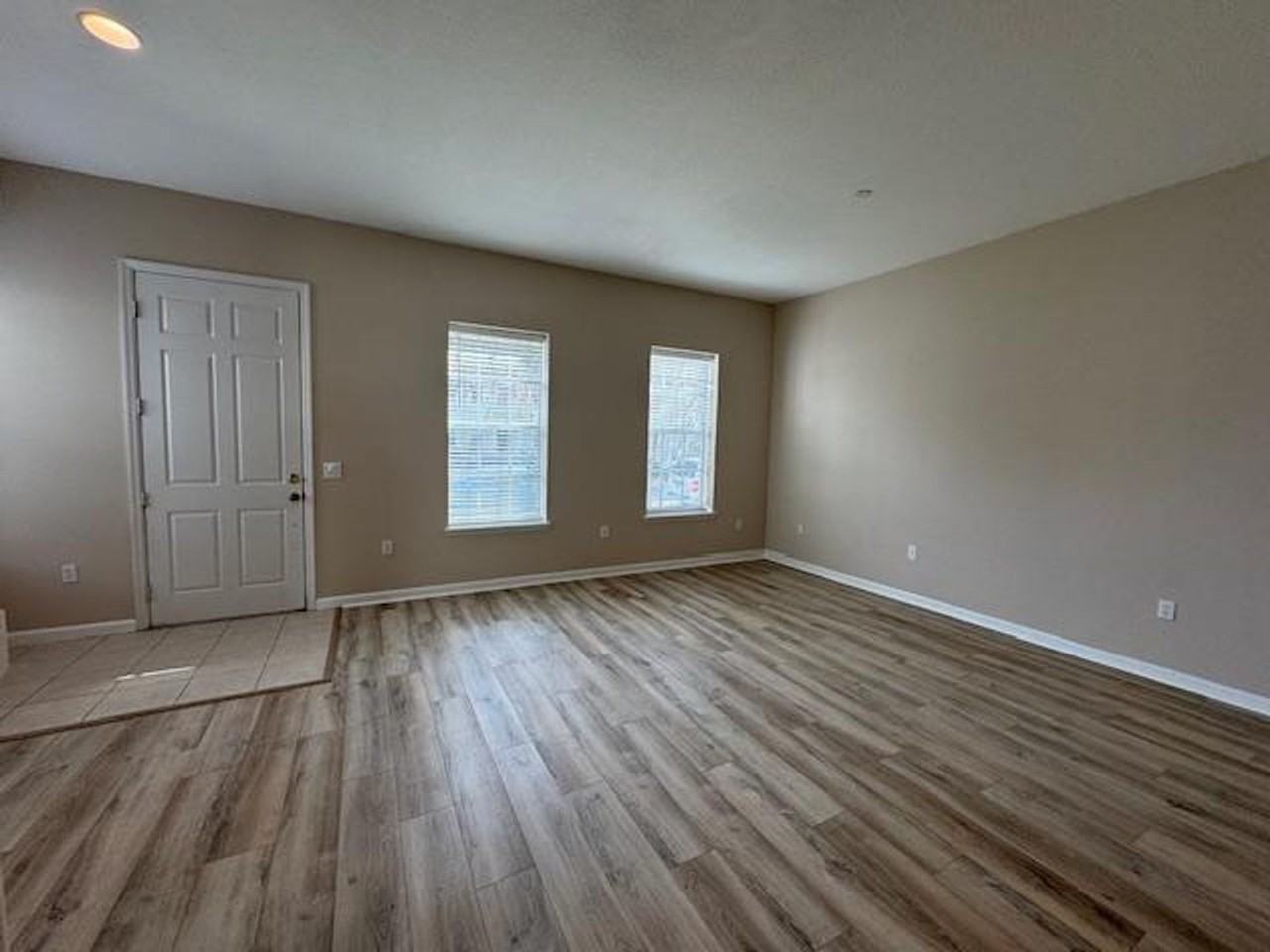 916 Greenlawn St - Photo 3 of 31