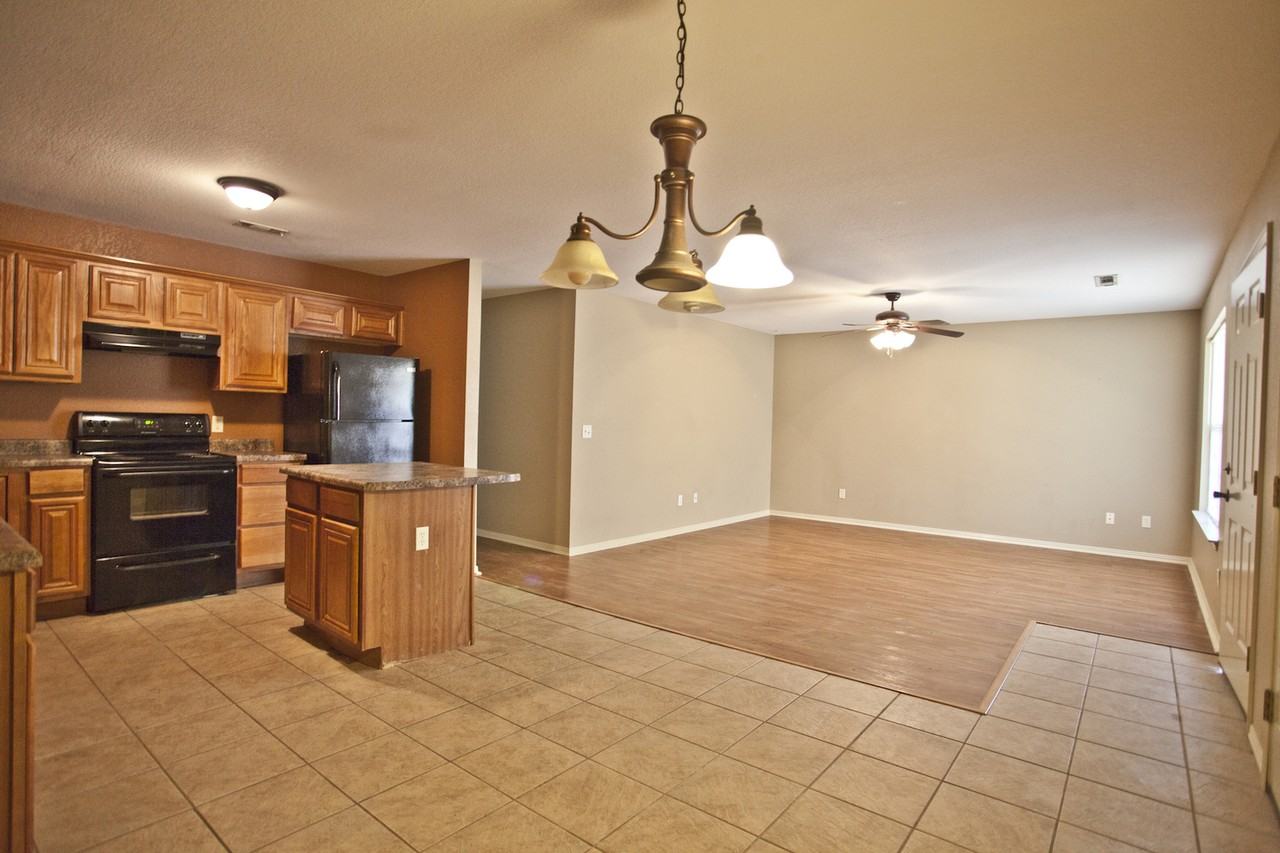 3012 S B St - Photo 2 of 15