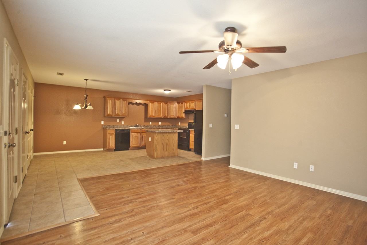 3012 S B St - Photo 3 of 15