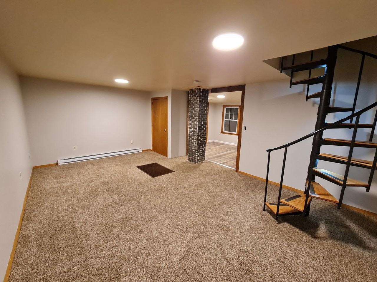 1088 Roosevelt - Photo 5 of 18