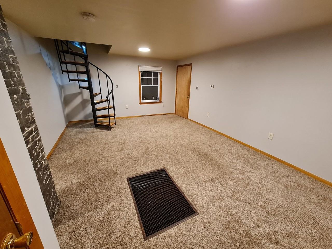 1088 Roosevelt - Photo 6 of 18