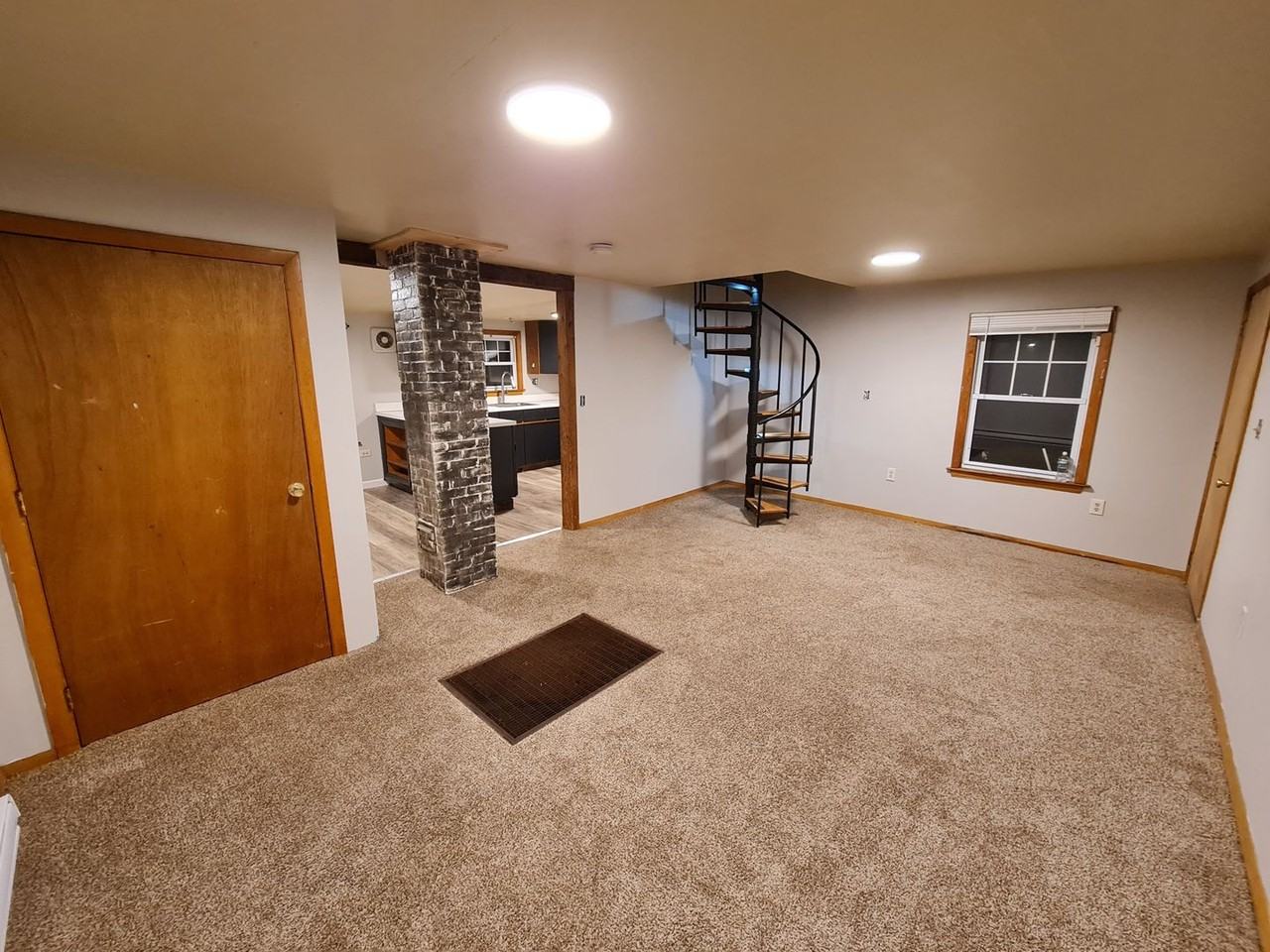 1088 Roosevelt - Photo 7 of 18