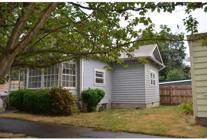 4915 Se 38th Ave - Photo 3 of 23