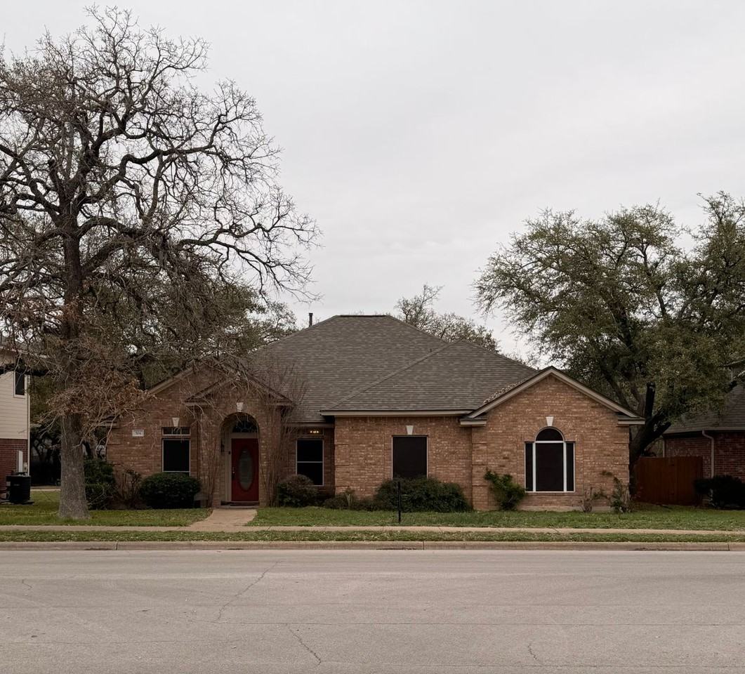 504 Oakwood Blvd - Photo 2 of 26