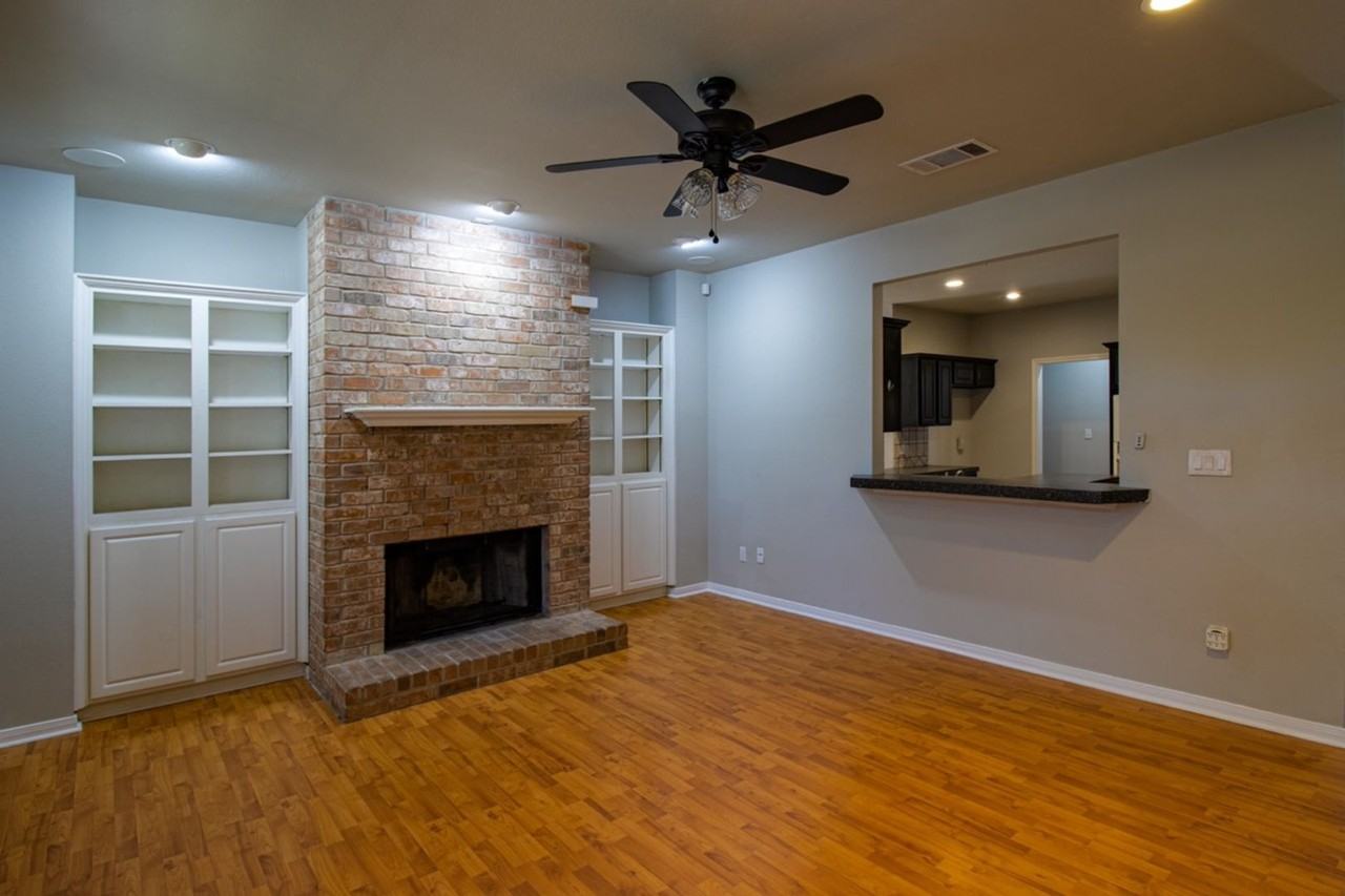 504 Oakwood Blvd - Photo 3 of 26