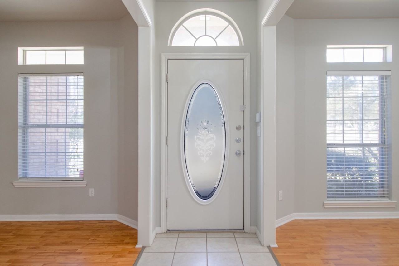 504 Oakwood Blvd - Photo 7 of 26