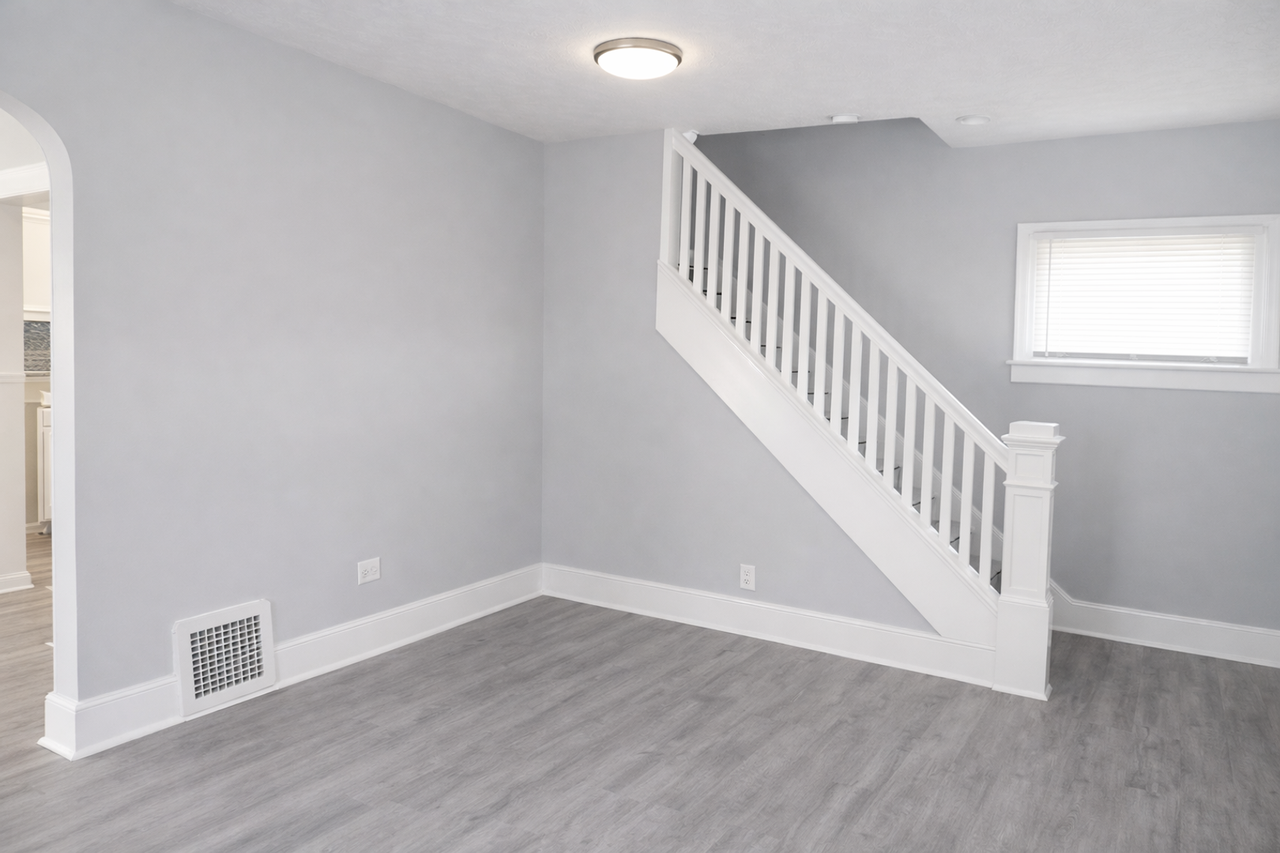 1229 Lawn Ave Sw - Photo 3 of 7