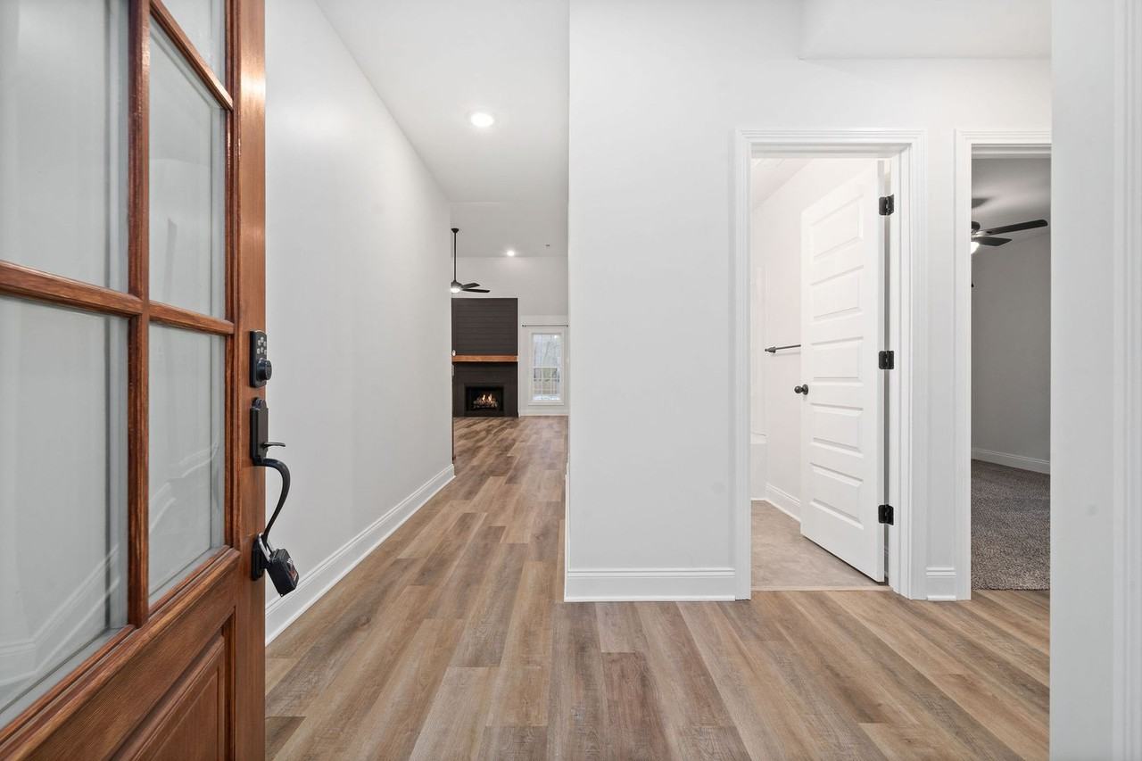 472 Hawkins Rd - Photo 5 of 33