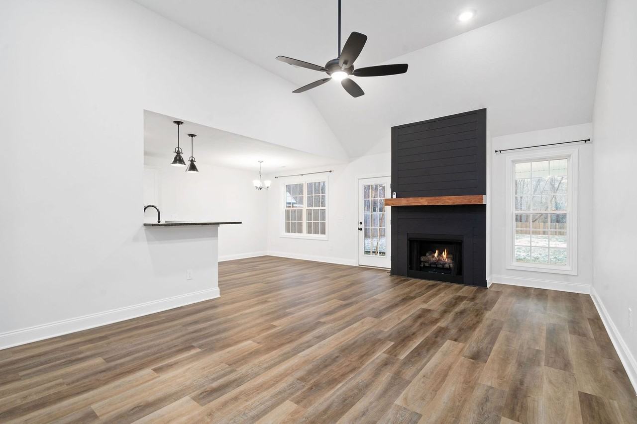 472 Hawkins Rd - Photo 6 of 33