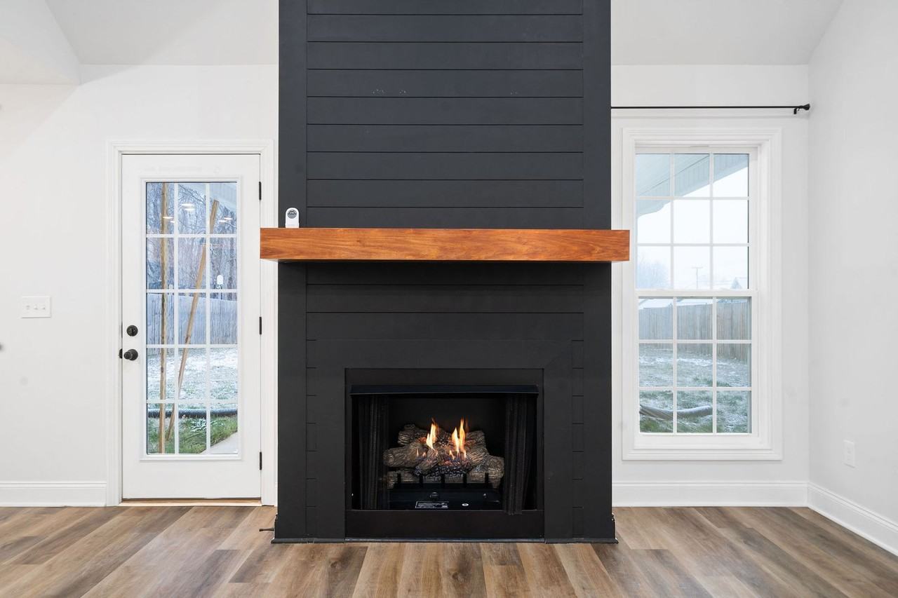 472 Hawkins Rd - Photo 7 of 33