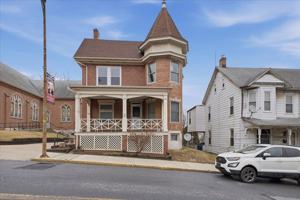 featured image of 1229 Main St