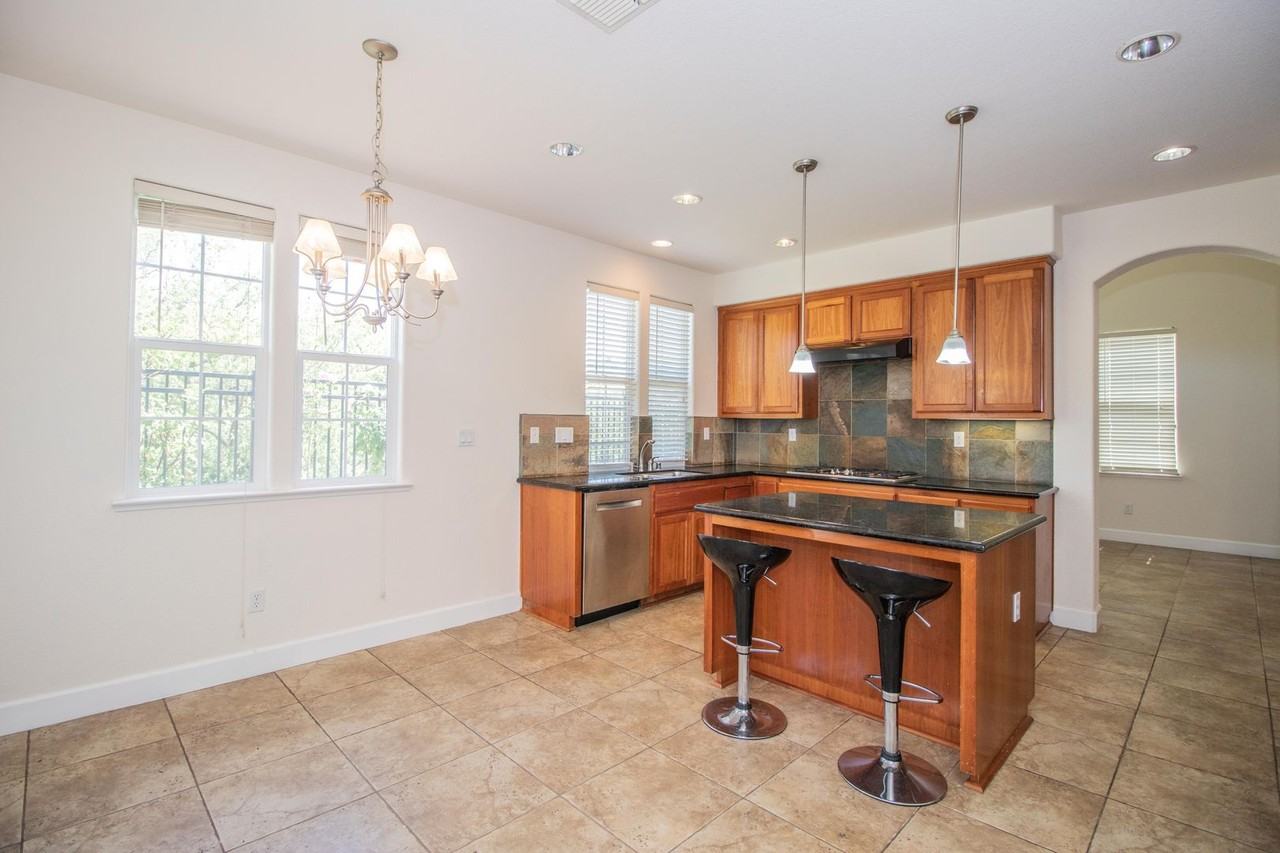 6239 Newhaven Ln - Photo 4 of 50