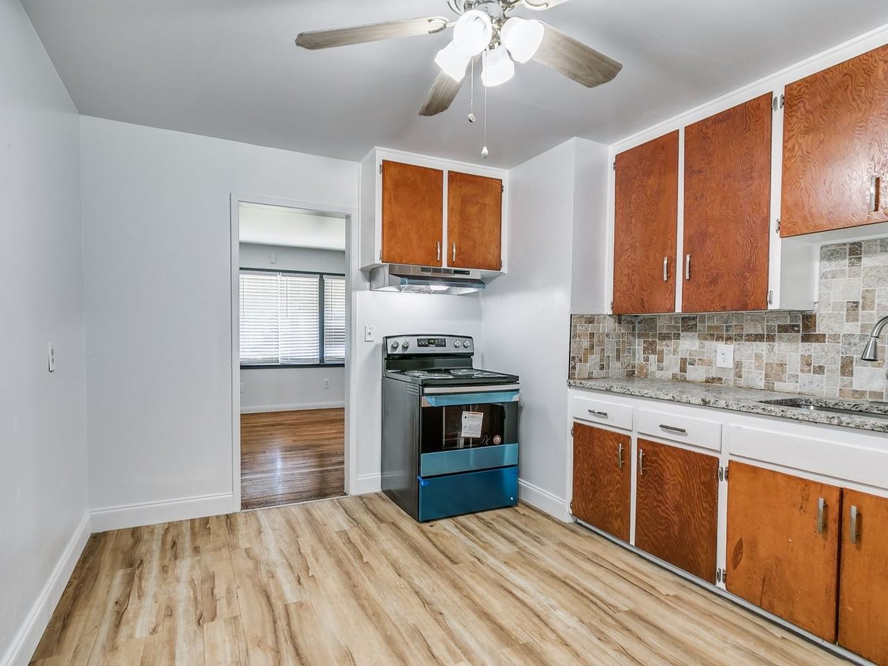 302 E Jarman Dr - Photo 5 of 22