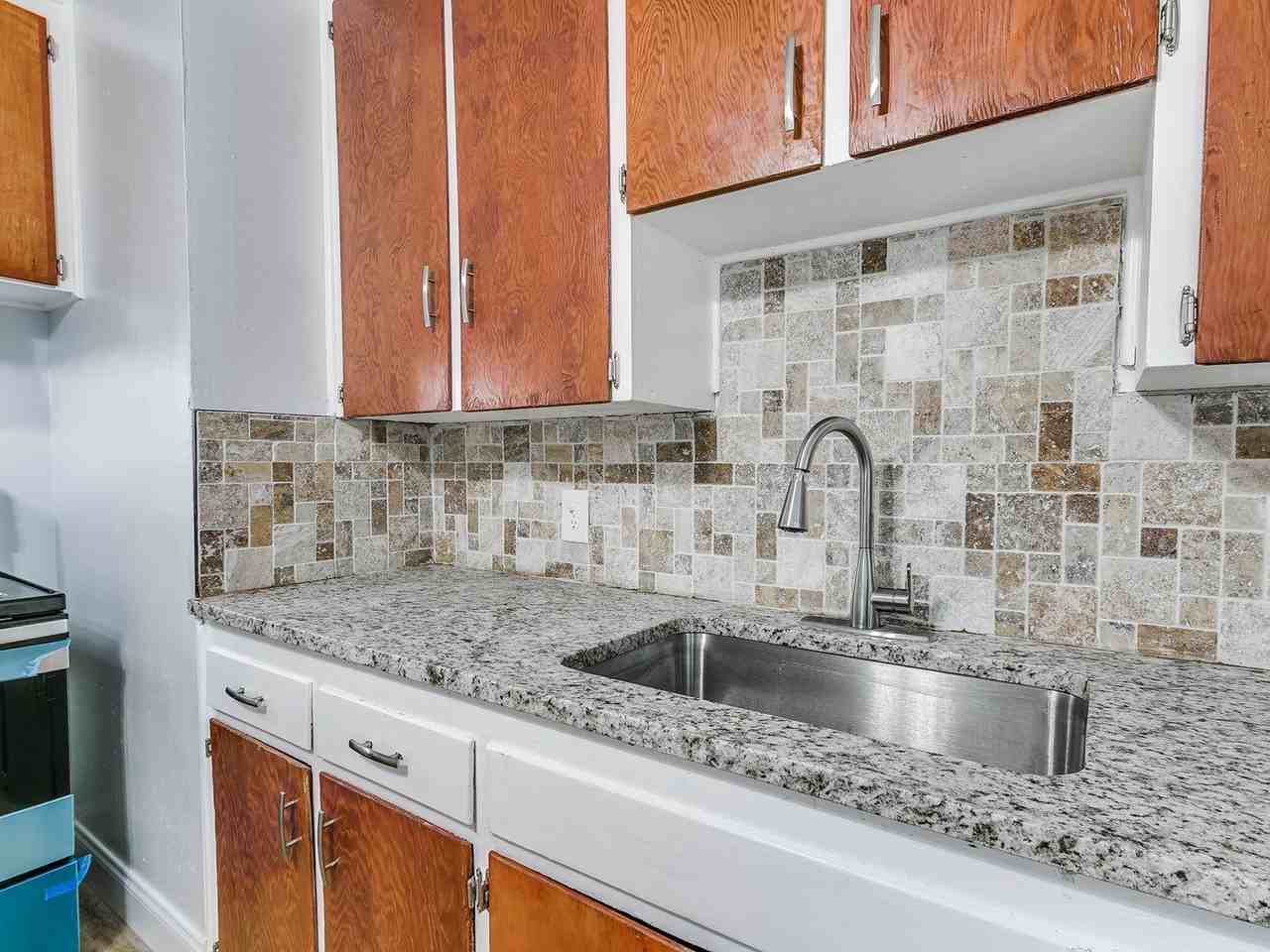 302 E Jarman Dr - Photo 7 of 22