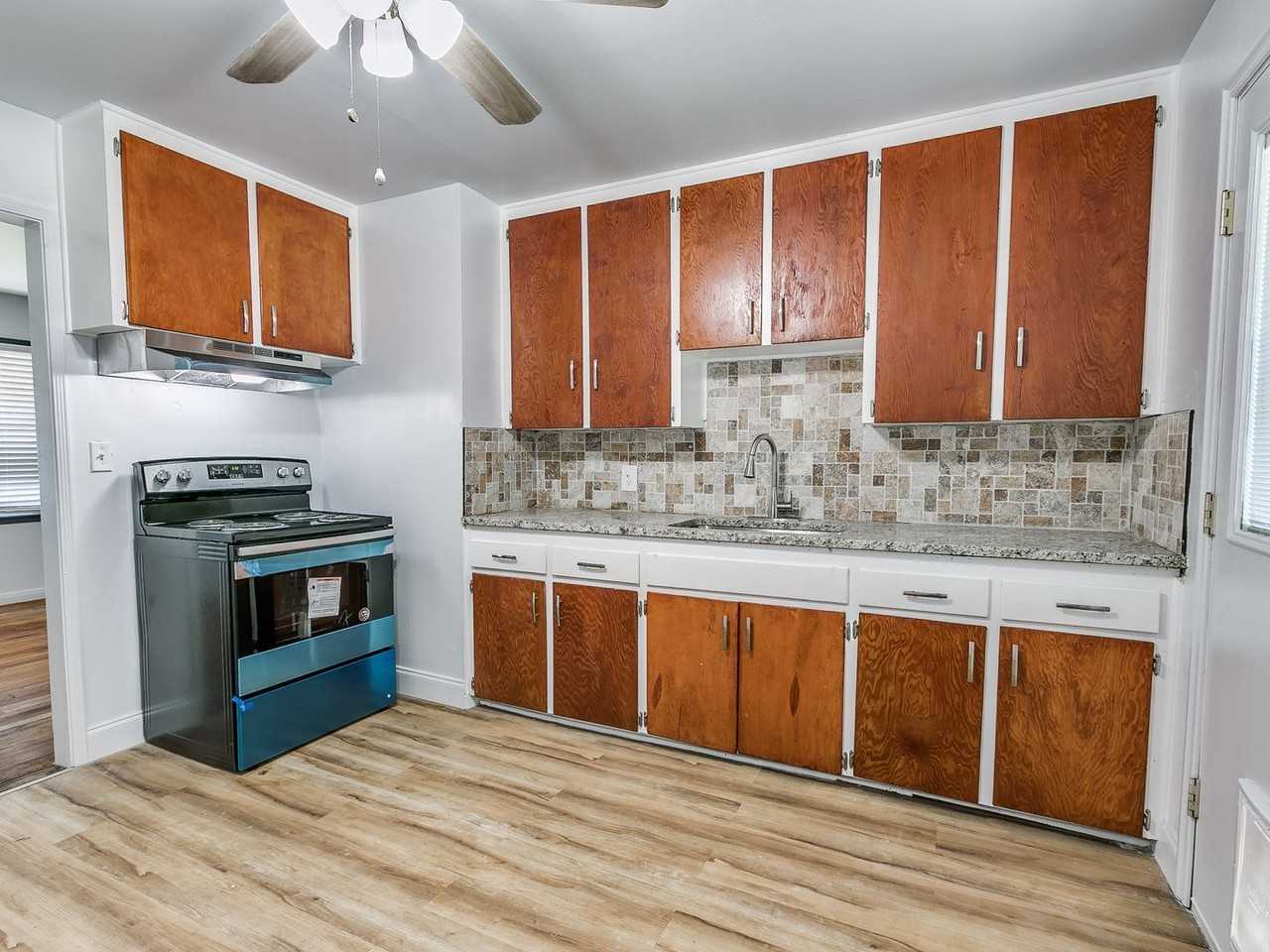 302 E Jarman Dr - Photo 6 of 22