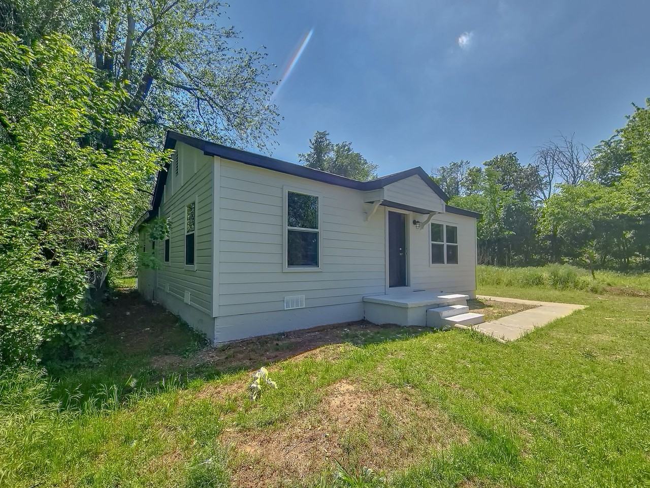 12704 Parker Heights Blvd - Photo 3 of 28