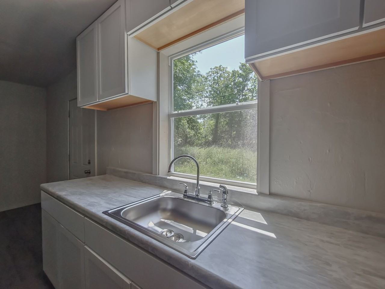 12704 Parker Heights Blvd - Photo 7 of 28