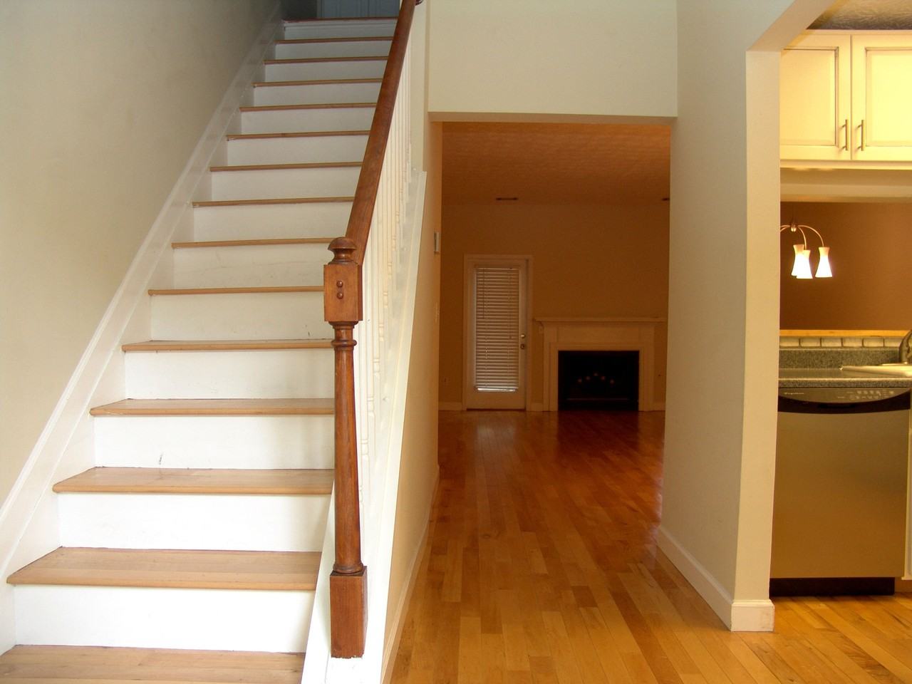 1204 Wedgewood Ct - Photo 2 of 11