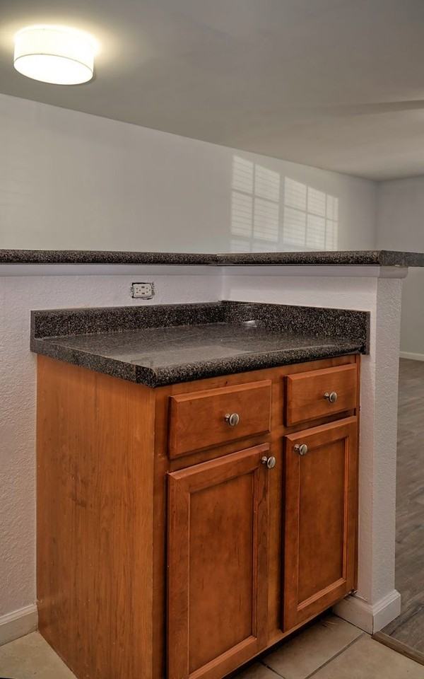 320 Black Oak Ct #106 - Photo 5 of 18