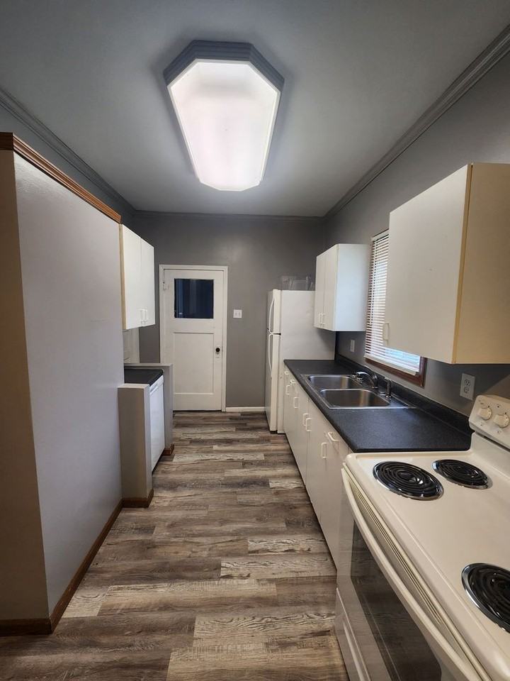 417 Taylor Ave - Photo 2 of 17