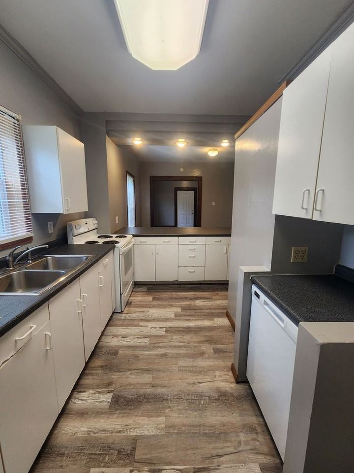 417 Taylor Ave - Photo 4 of 17