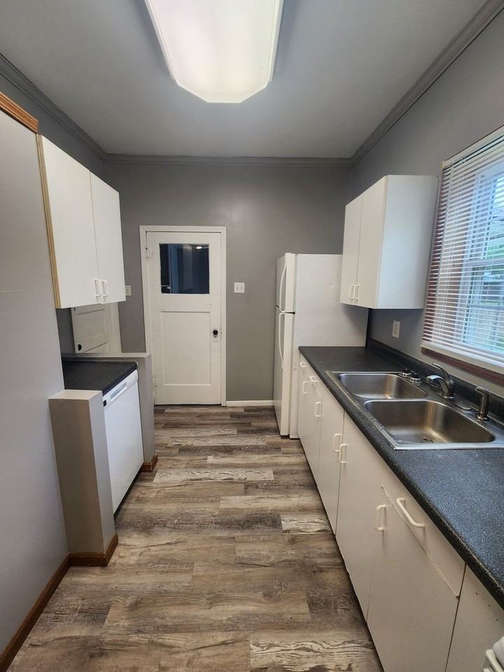 417 Taylor Ave - Photo 5 of 17