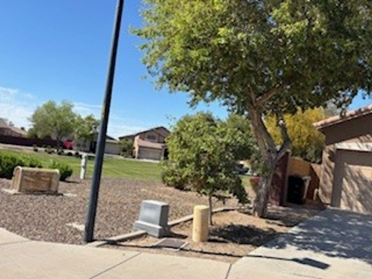 5624 W Vineyard Rd - Photo 2 of 21