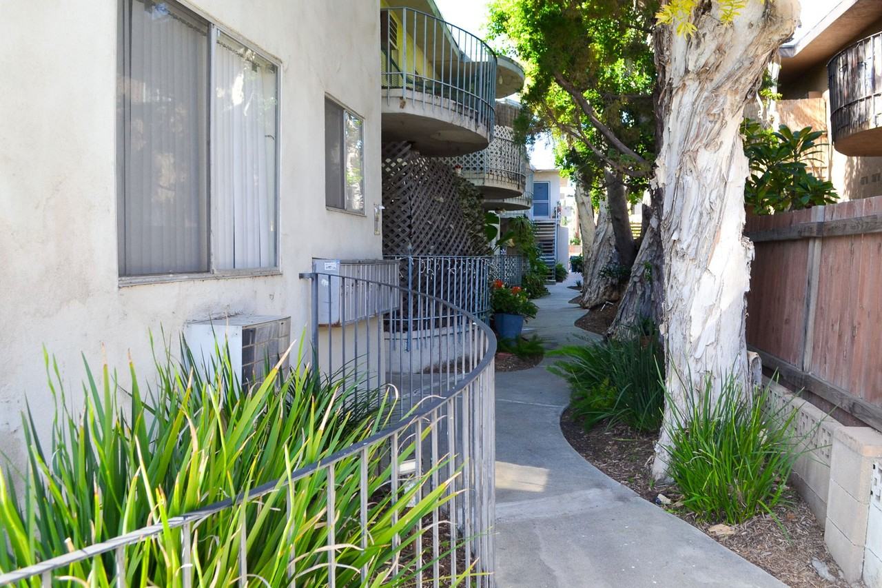 4411 Ventura Canyon - Photo 3 of 4