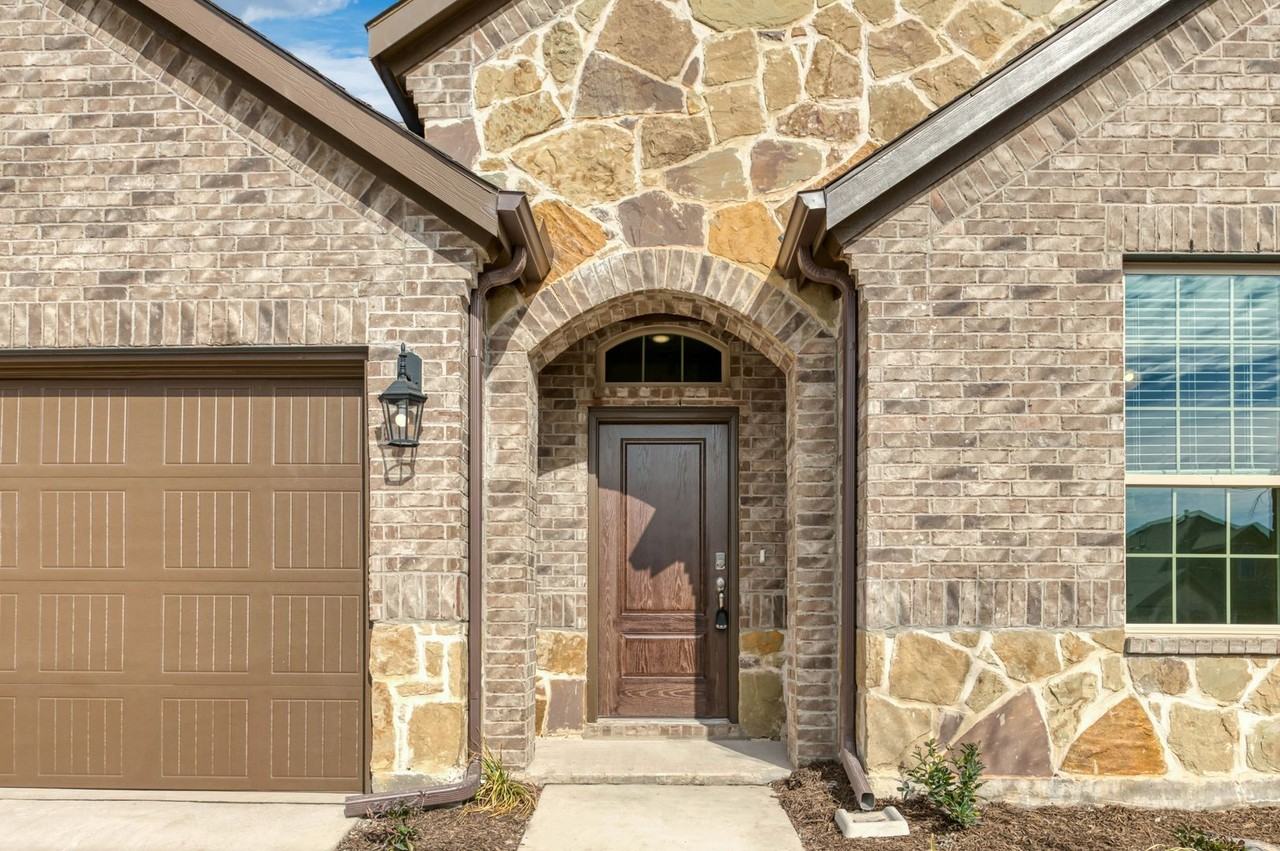 229 Tate Ln - Photo 4 of 37