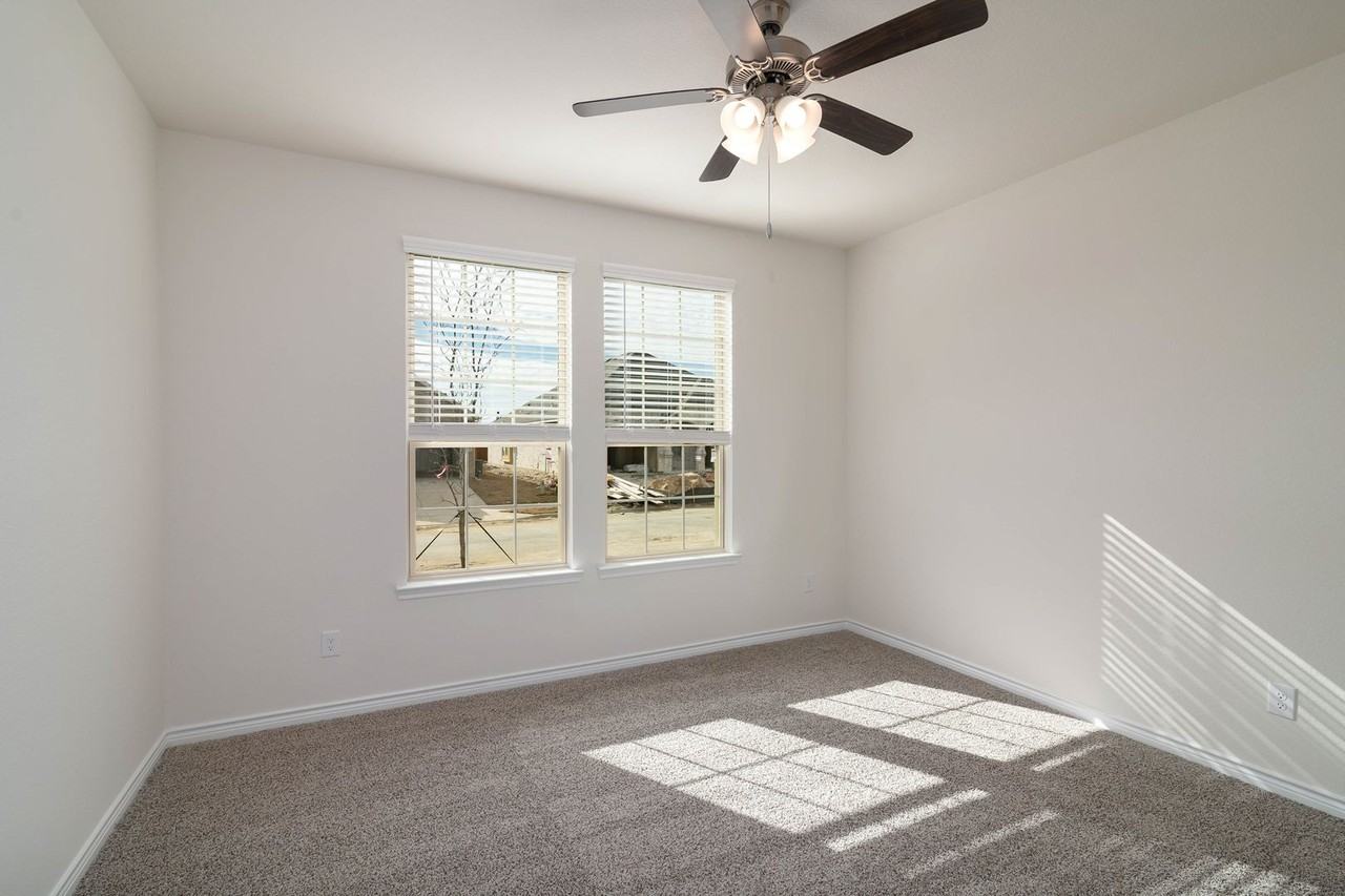 229 Tate Ln - Photo 7 of 37