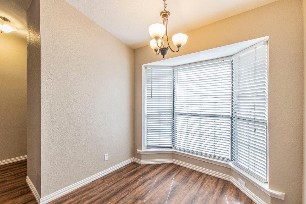 1213 Wyndham Dr - Photo 5 of 17